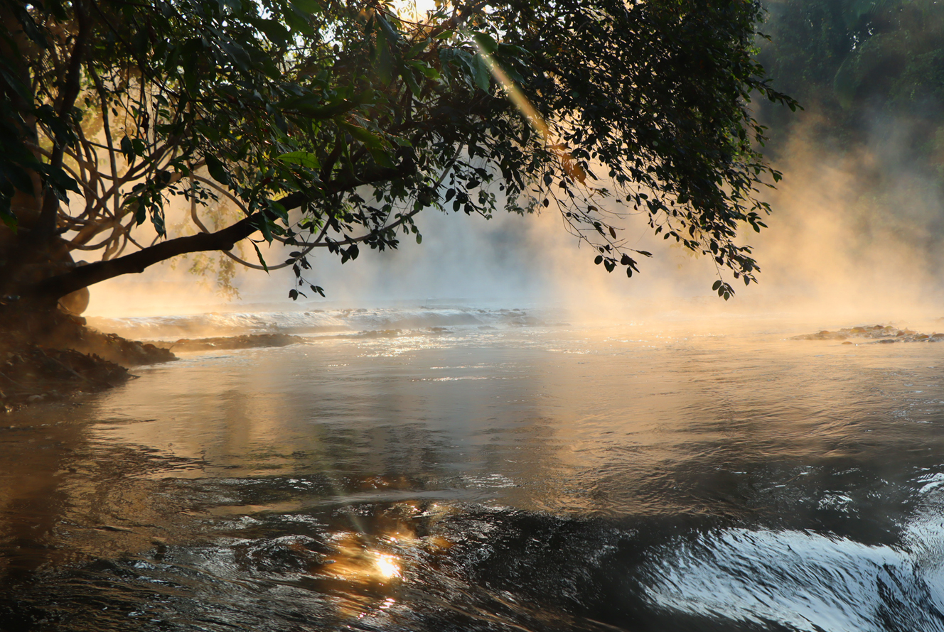 Amanecer Rio Hirviente short